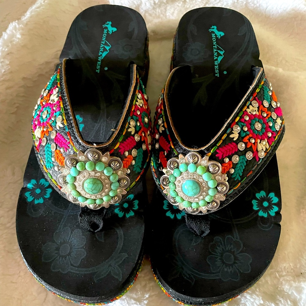 Montana West Flip Flops new without tags